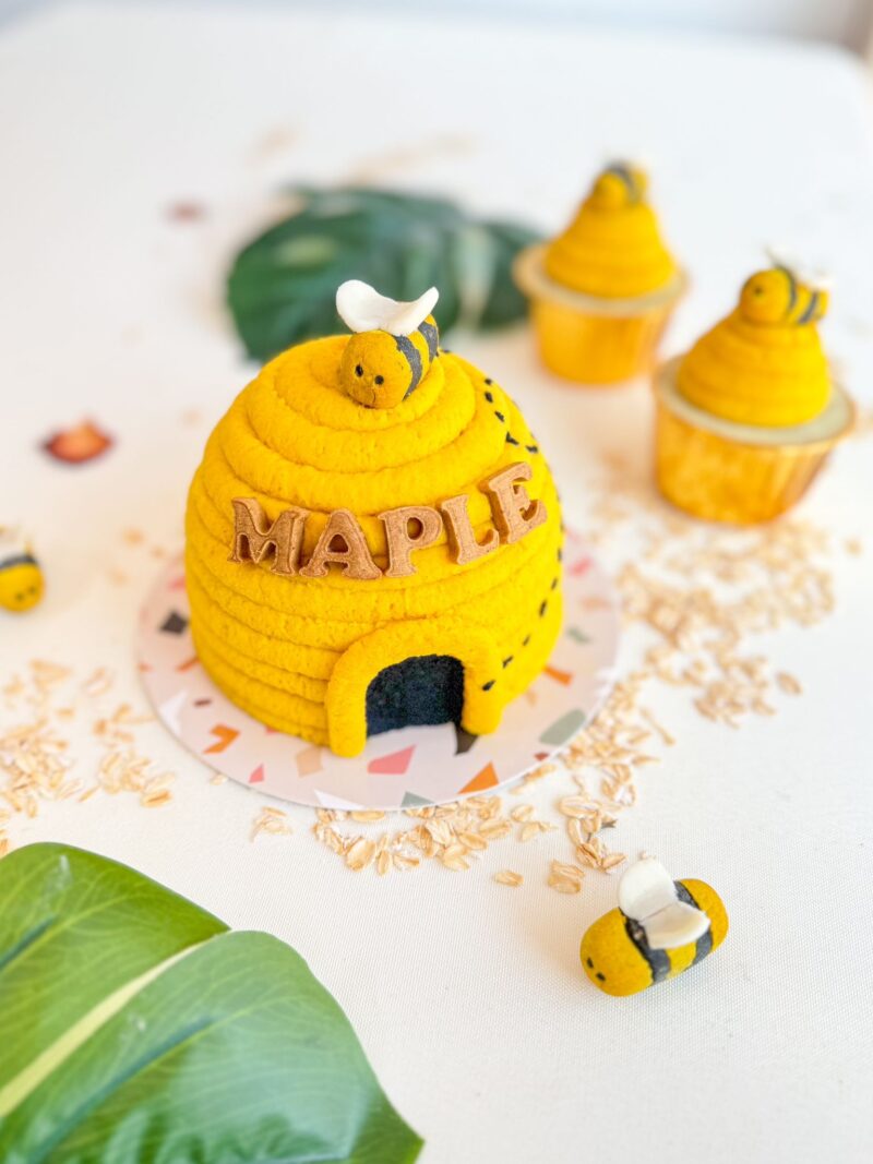 Bee-sy Pawdy Cake