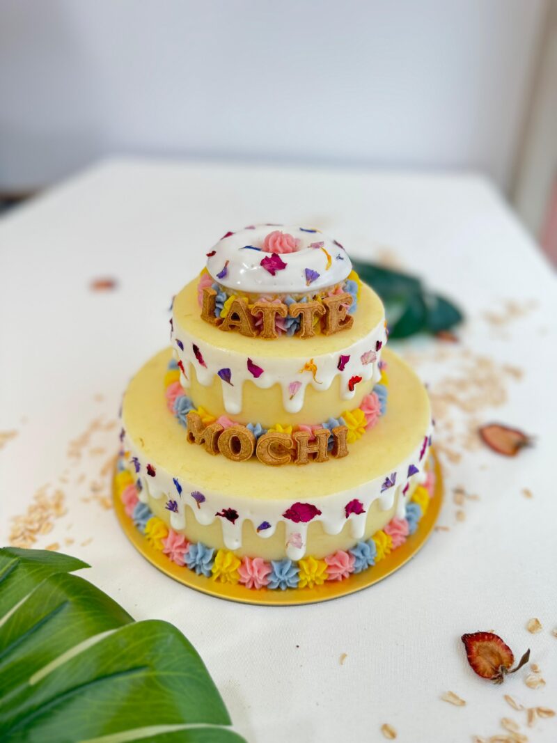 Floral Dognut cake - Image 2